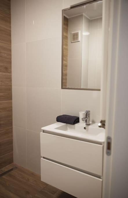 Eliza'S Apartment By Oasis Homes Oradea Exterior photo