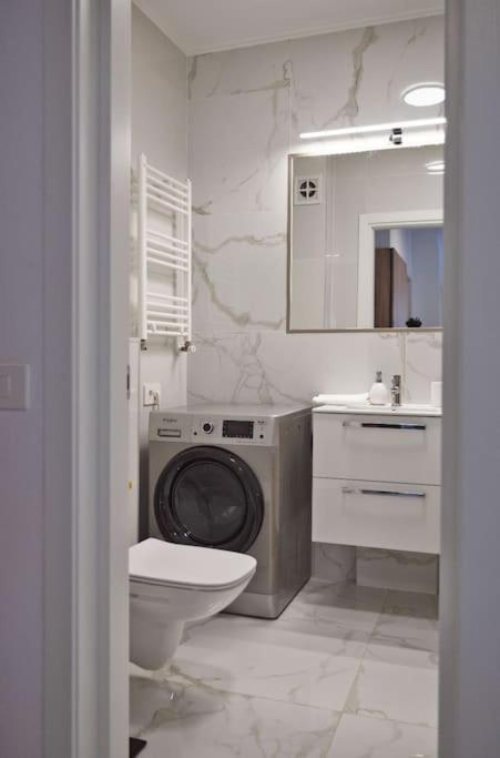 Eliza'S Apartment By Oasis Homes Oradea Exterior photo